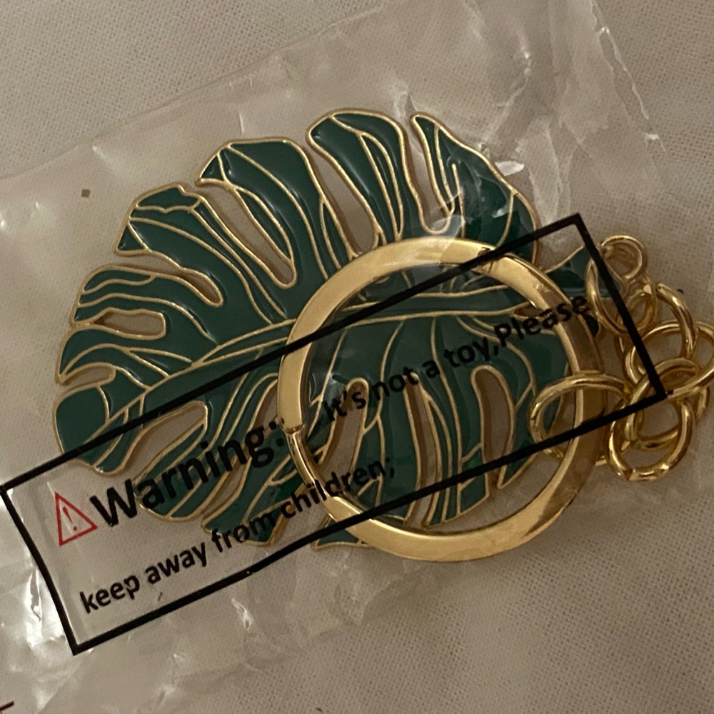 Monstera Key Chain free w/ purchase of another item